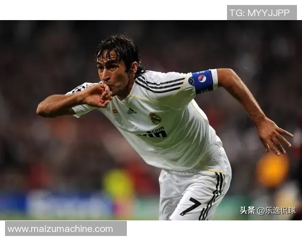 追寻绿茵传奇：足球明星们的奋斗与荣耀故事